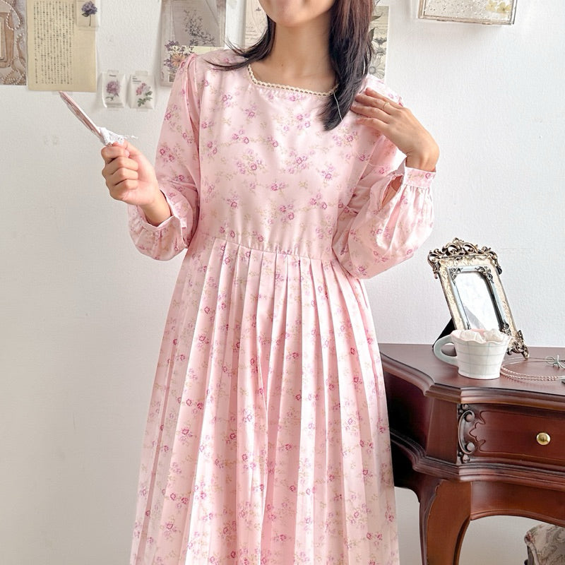 CLAIRE DRESS - GAMIS PLISKET HARASKIRT