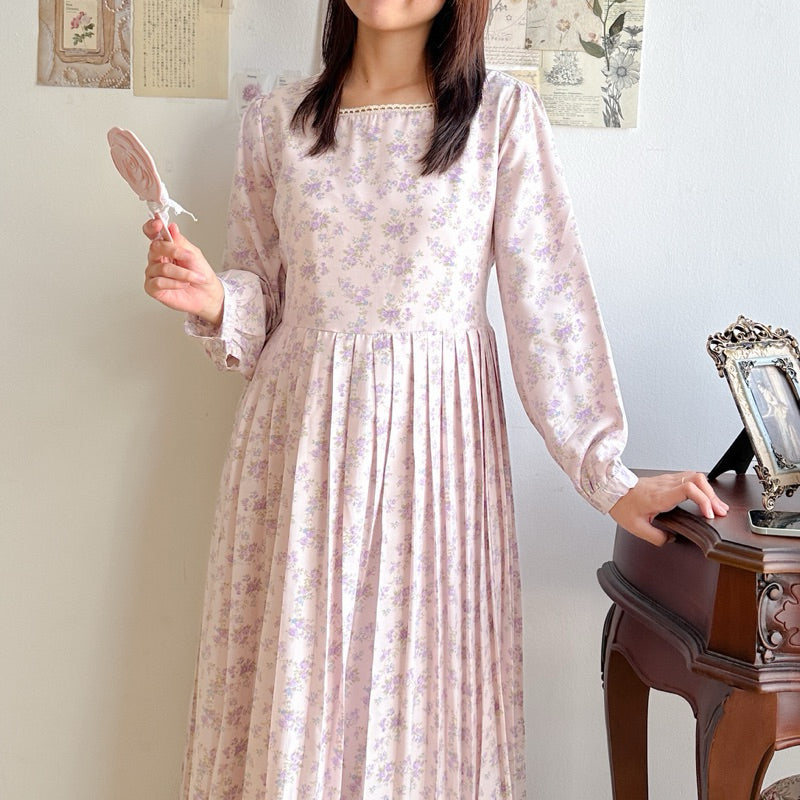 CLAIRE DRESS - GAMIS PLISKET HARASKIRT